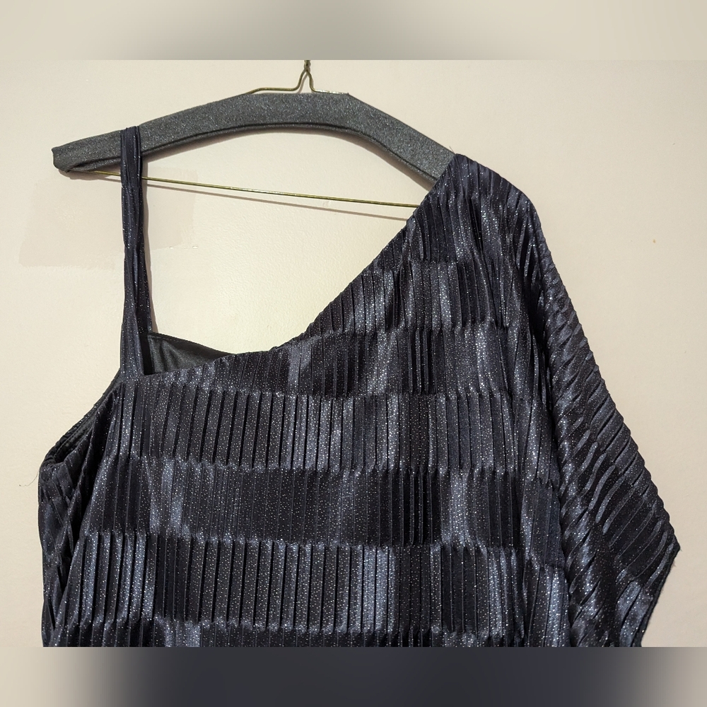 Le Chateau Stunning Asymmetrical Dress Texture Shimmery Size XL New - Picture 11 of 16